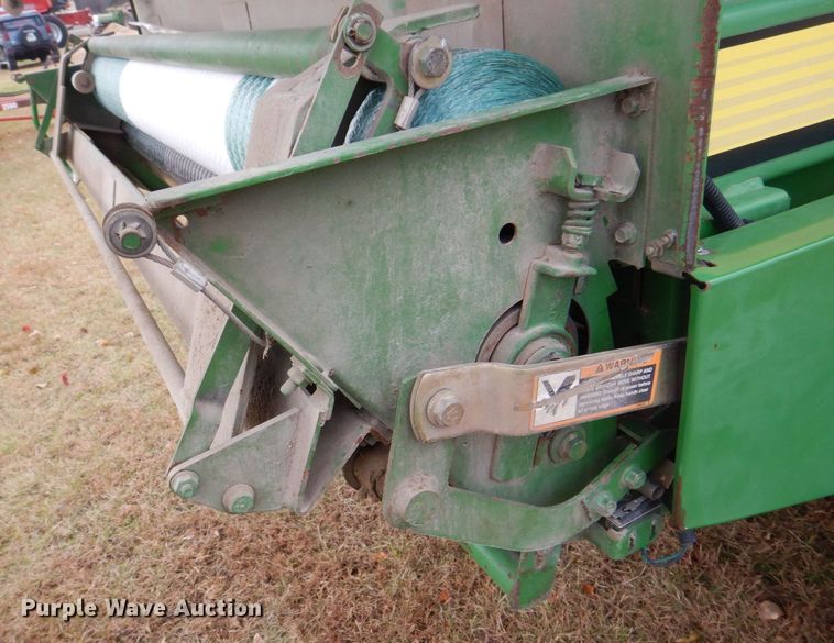 image for item MJ9825 2007 John Deere 568  round baler