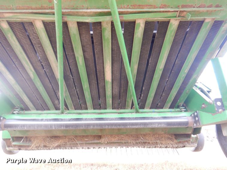 image for item MJ9825 2007 John Deere 568  round baler