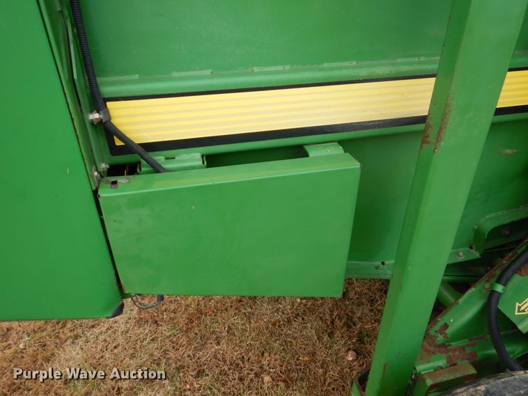 image for item MJ9825 2007 John Deere 568  round baler