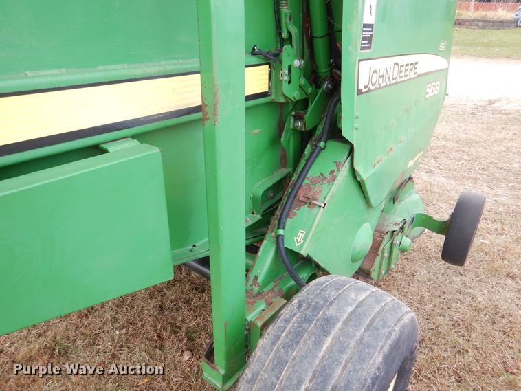 image for item MJ9825 2007 John Deere 568  round baler