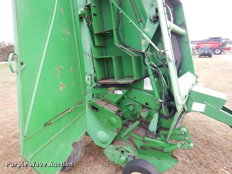 image for item MJ9825 2007 John Deere 568  round baler