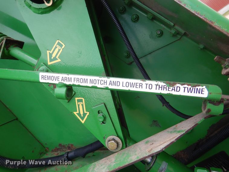 image for item MJ9825 2007 John Deere 568  round baler