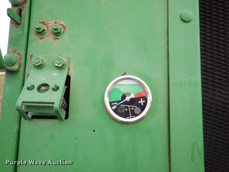 image for item MJ9825 2007 John Deere 568  round baler