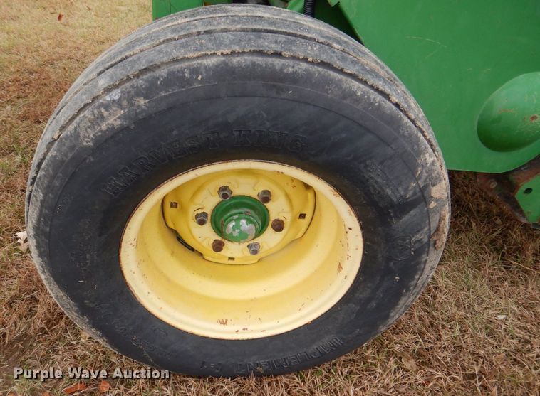 image for item MJ9825 2007 John Deere 568  round baler