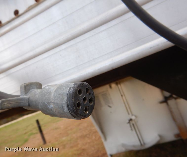 image for item MJ9826 1991 Featherlite G-2352  livestock trailer