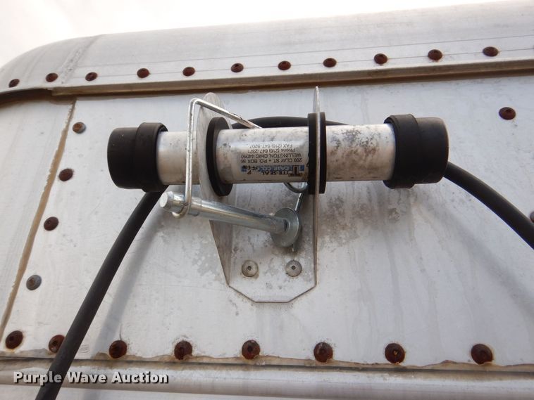 image for item MJ9826 1991 Featherlite G-2352  livestock trailer