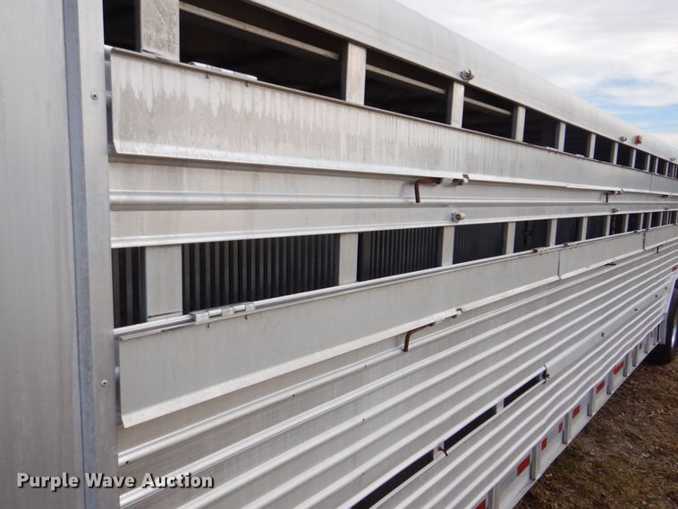 image for item MJ9826 1991 Featherlite G-2352  livestock trailer
