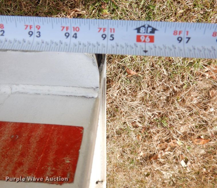 image for item MJ9826 1991 Featherlite G-2352  livestock trailer