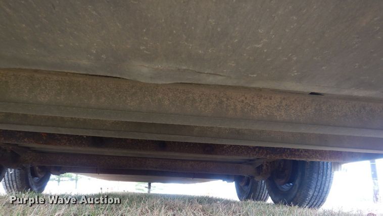 image for item MJ9826 1991 Featherlite G-2352  livestock trailer