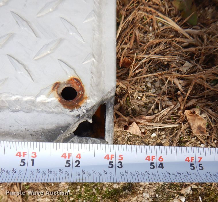 image for item MJ9826 1991 Featherlite G-2352  livestock trailer