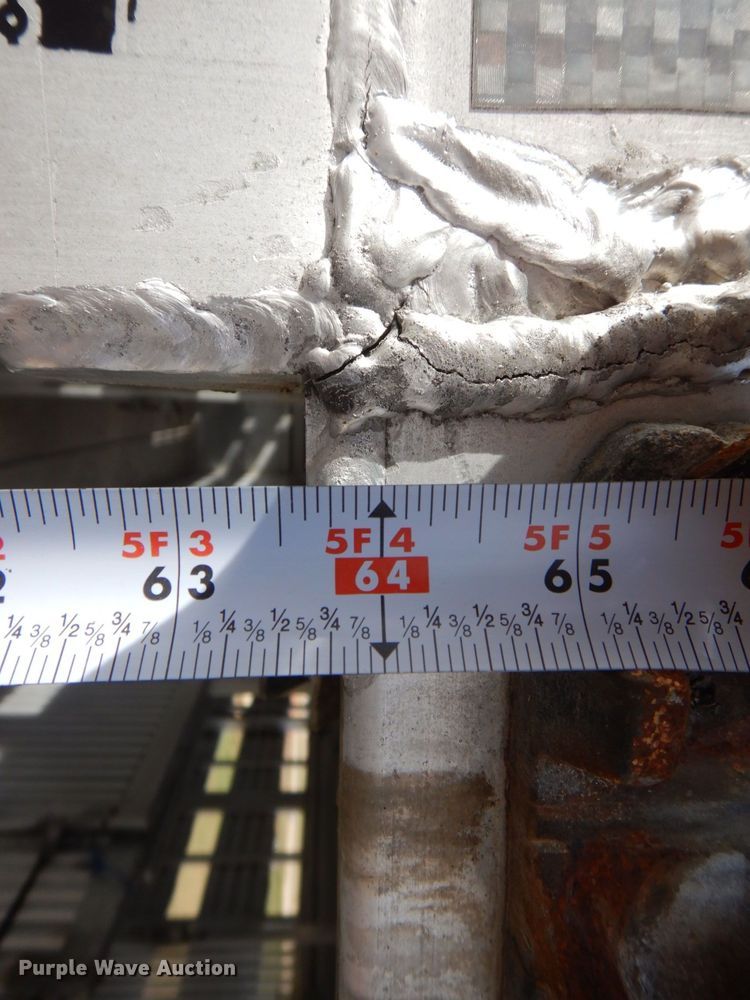 image for item MJ9826 1991 Featherlite G-2352  livestock trailer