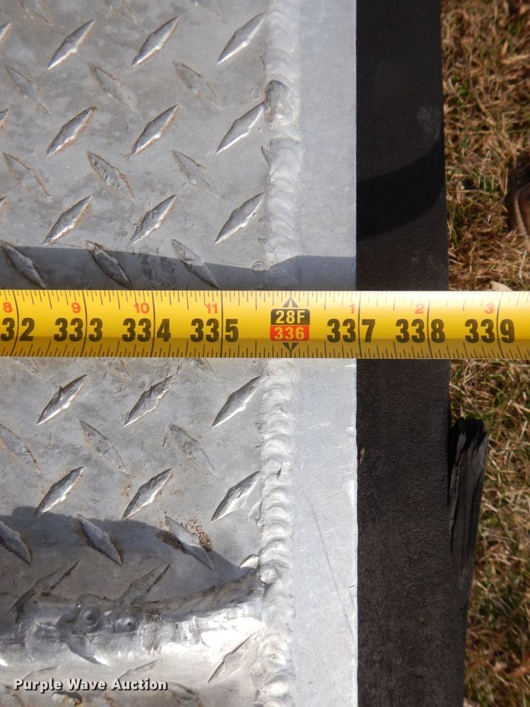 image for item MJ9826 1991 Featherlite G-2352  livestock trailer