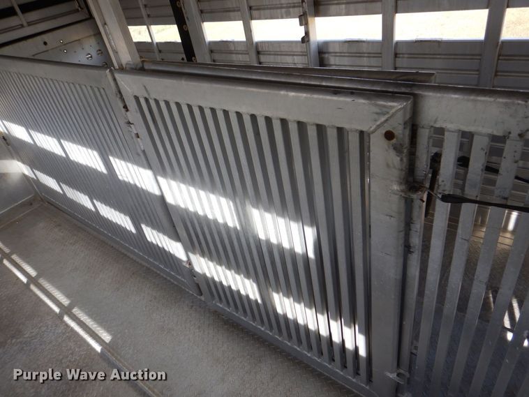 image for item MJ9826 1991 Featherlite G-2352  livestock trailer