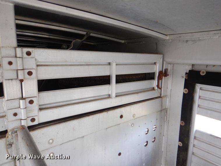 image for item MJ9826 1991 Featherlite G-2352  livestock trailer