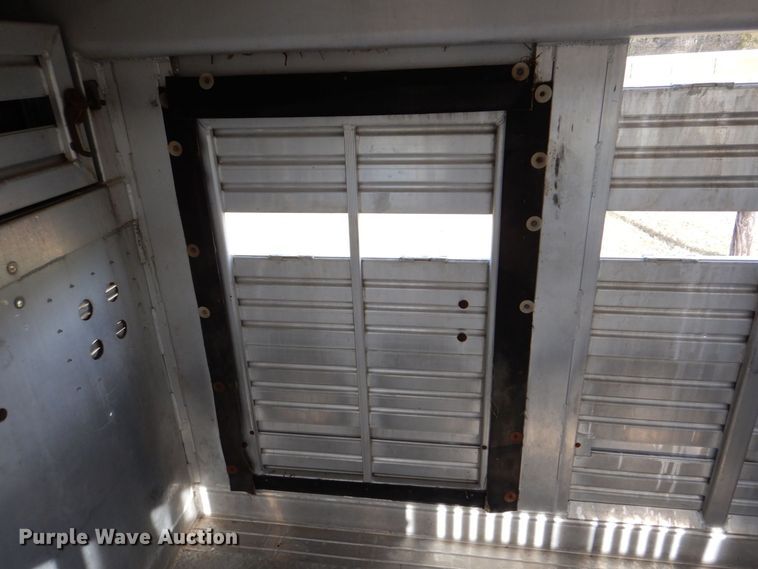 image for item MJ9826 1991 Featherlite G-2352  livestock trailer