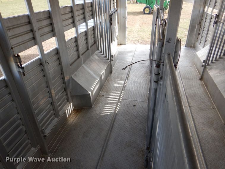 image for item MJ9826 1991 Featherlite G-2352  livestock trailer