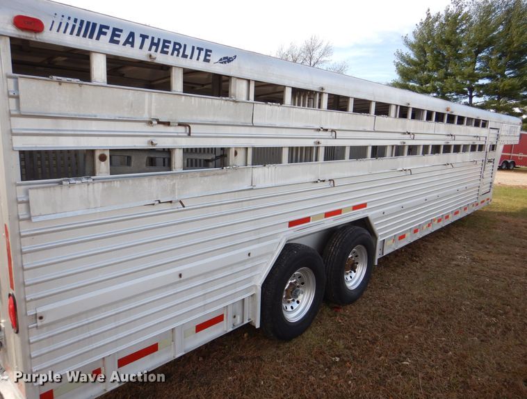 image for item MJ9826 1991 Featherlite G-2352  livestock trailer