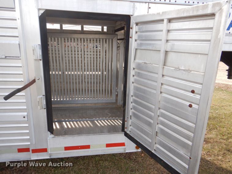 image for item MJ9826 1991 Featherlite G-2352  livestock trailer