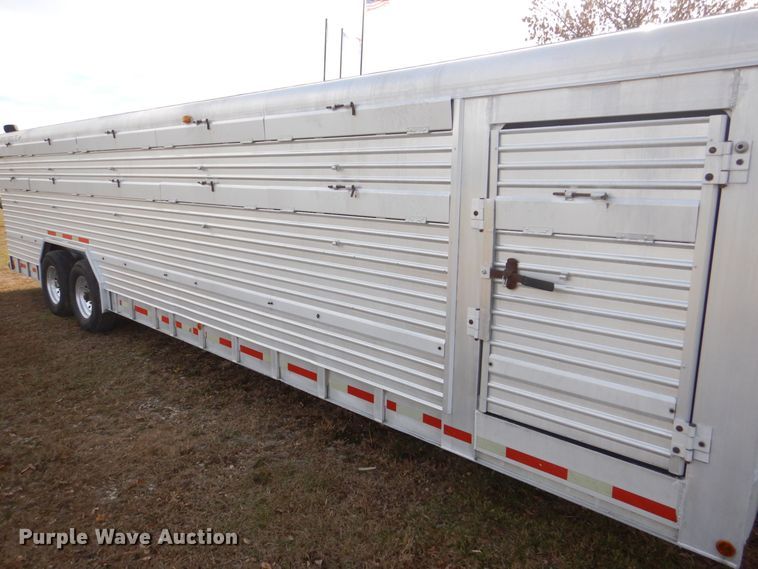 image for item MJ9826 1991 Featherlite G-2352  livestock trailer