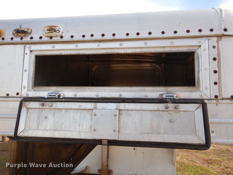 image for item MJ9826 1991 Featherlite G-2352  livestock trailer