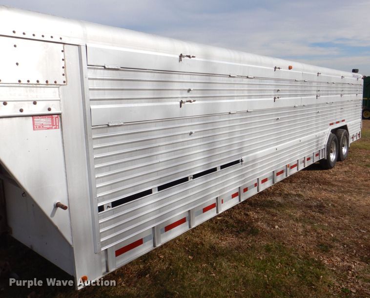 image for item MJ9826 1991 Featherlite G-2352  livestock trailer