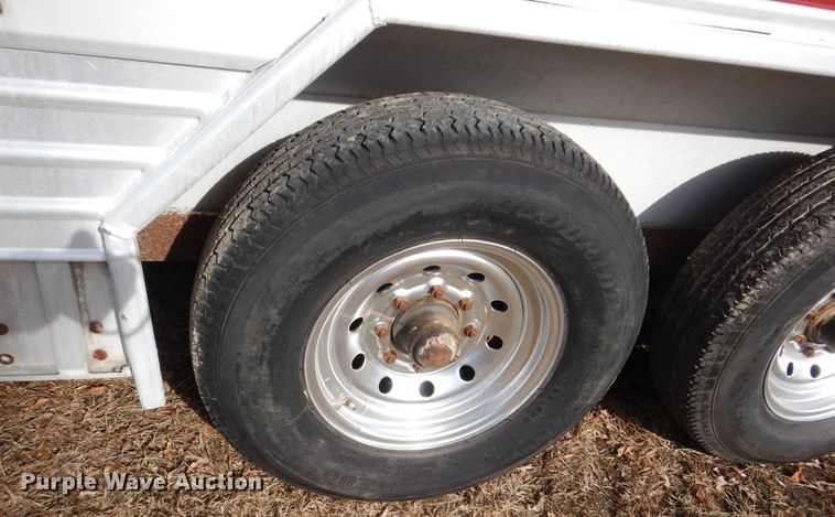 image for item MJ9826 1991 Featherlite G-2352  livestock trailer