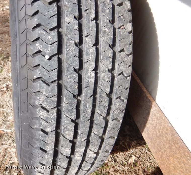 image for item MJ9826 1991 Featherlite G-2352  livestock trailer