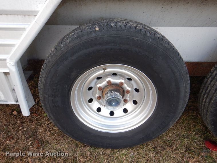 image for item MJ9826 1991 Featherlite G-2352  livestock trailer