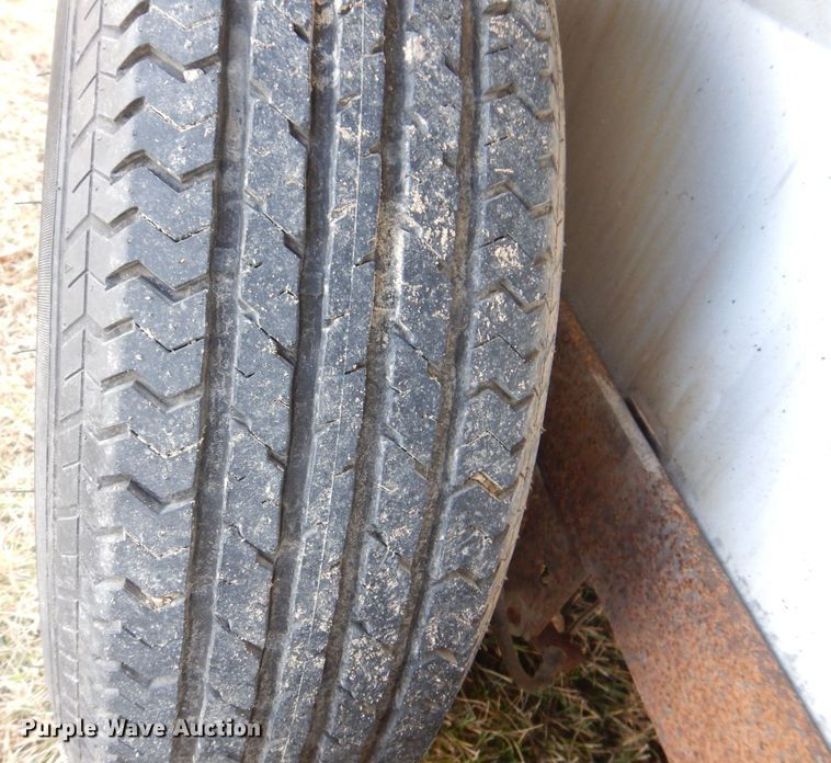 image for item MJ9826 1991 Featherlite G-2352  livestock trailer