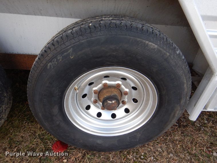 image for item MJ9826 1991 Featherlite G-2352  livestock trailer