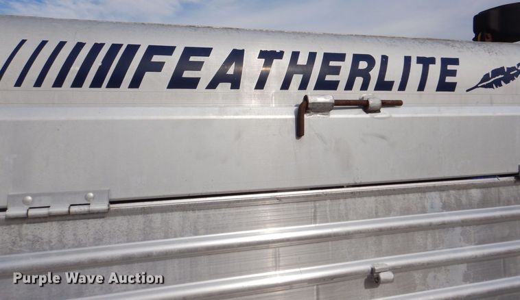 image for item MJ9826 1991 Featherlite G-2352  livestock trailer