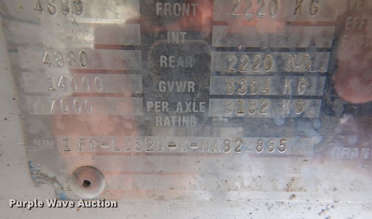 image for item MJ9826 1991 Featherlite G-2352  livestock trailer