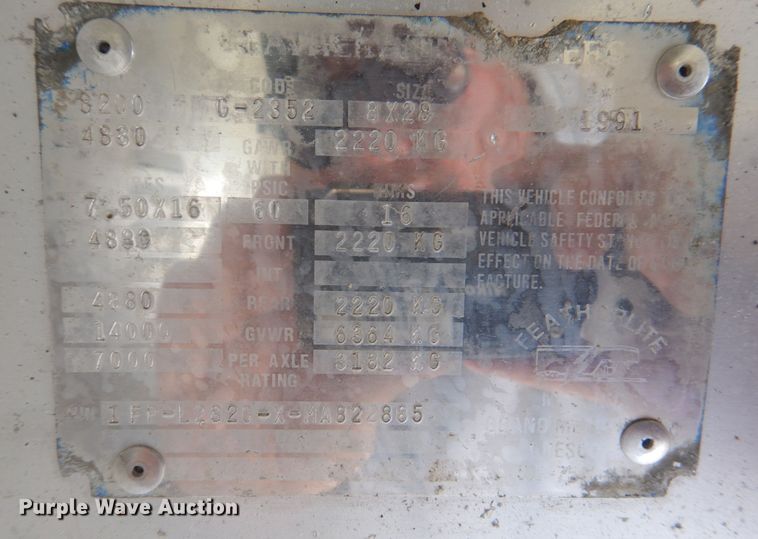 image for item MJ9826 1991 Featherlite G-2352  livestock trailer