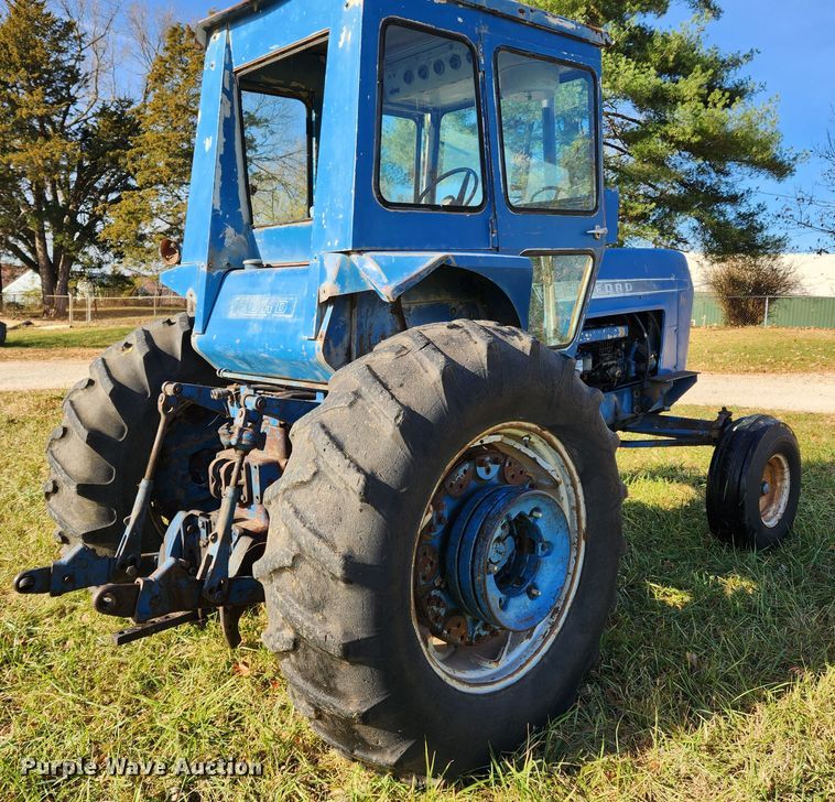 image for item MK9497 1968 Ford 8000  tractor