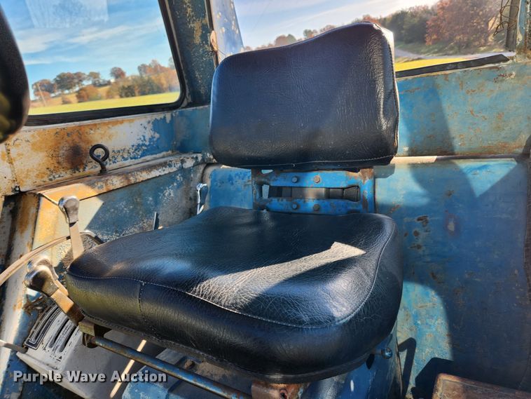 image for item MK9497 1968 Ford 8000  tractor