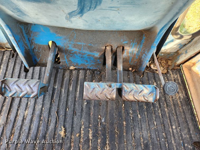 image for item MK9497 1968 Ford 8000  tractor