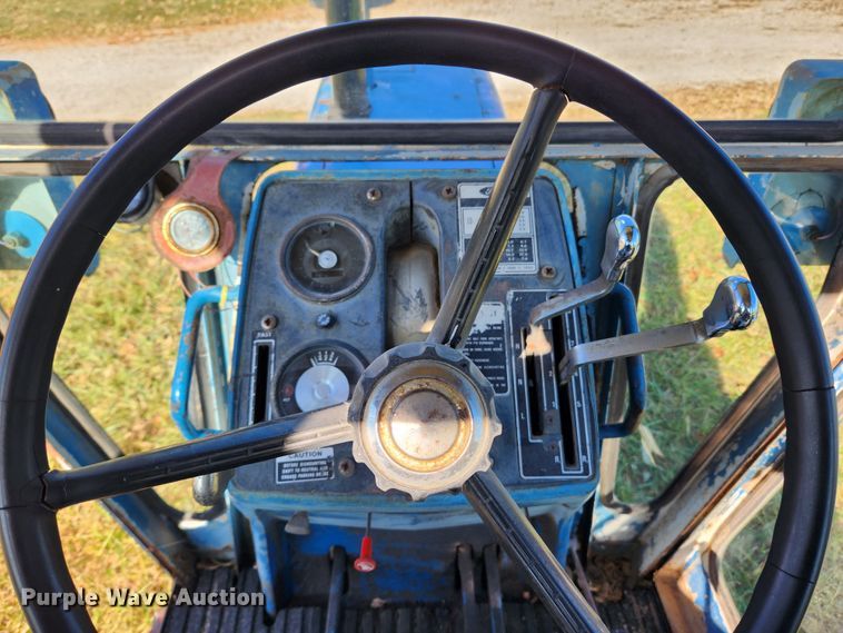 image for item MK9497 1968 Ford 8000  tractor