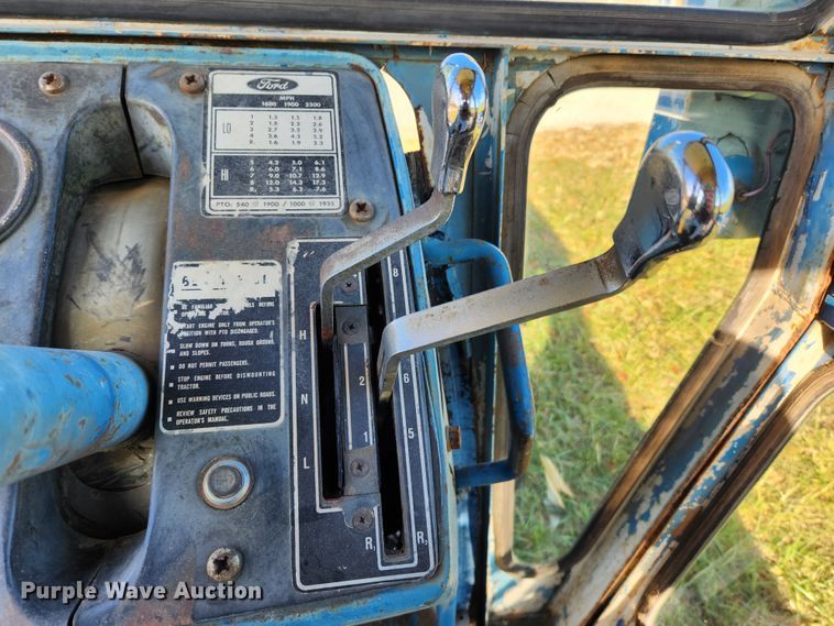 image for item MK9497 1968 Ford 8000  tractor