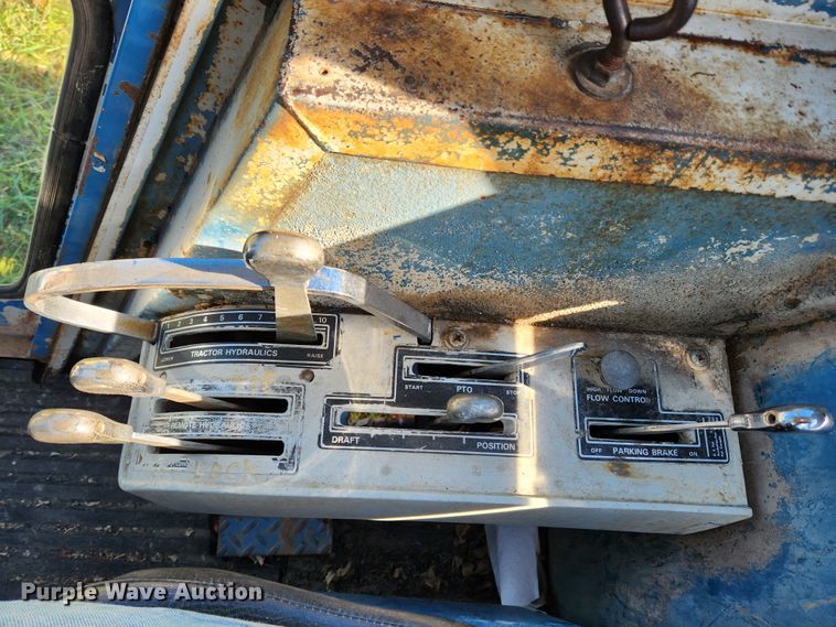 image for item MK9497 1968 Ford 8000  tractor