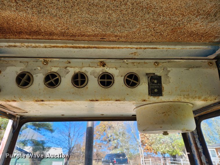 image for item MK9497 1968 Ford 8000  tractor