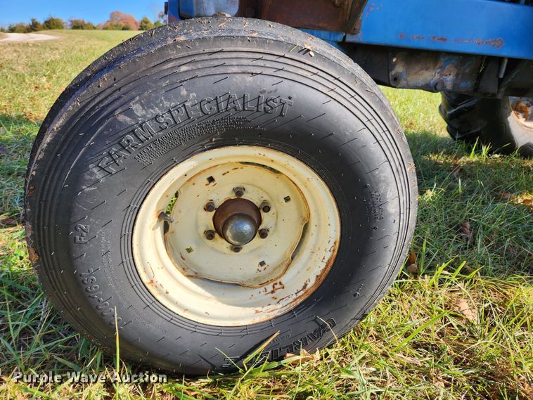 image for item MK9497 1968 Ford 8000  tractor