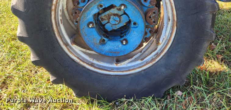 image for item MK9497 1968 Ford 8000  tractor