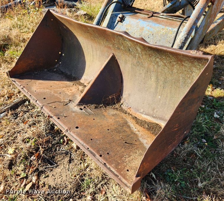 image for item MK9497 1968 Ford 8000  tractor