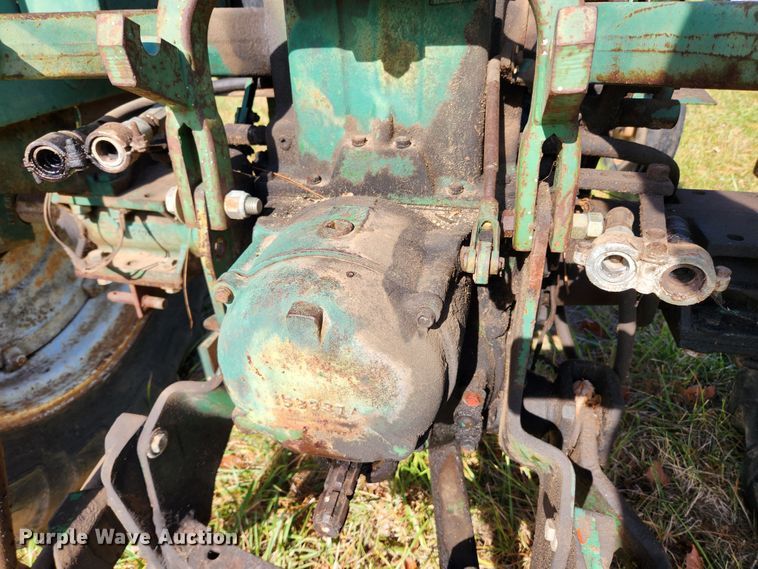 image for item MK9498 1967 Oliver 1650  tractor