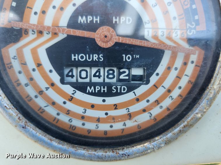 image for item MK9498 1967 Oliver 1650  tractor