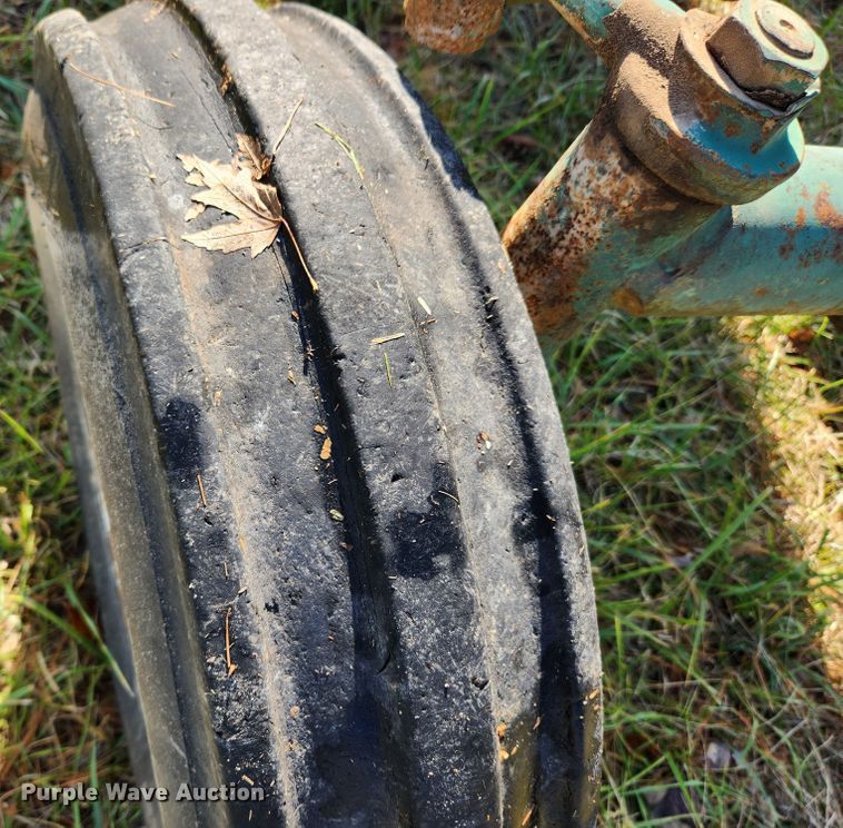 image for item MK9498 1967 Oliver 1650  tractor