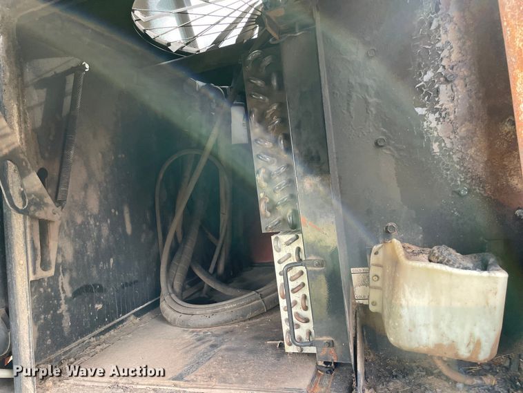 image for item MR9497 2002 Hesston 8550S  windrower