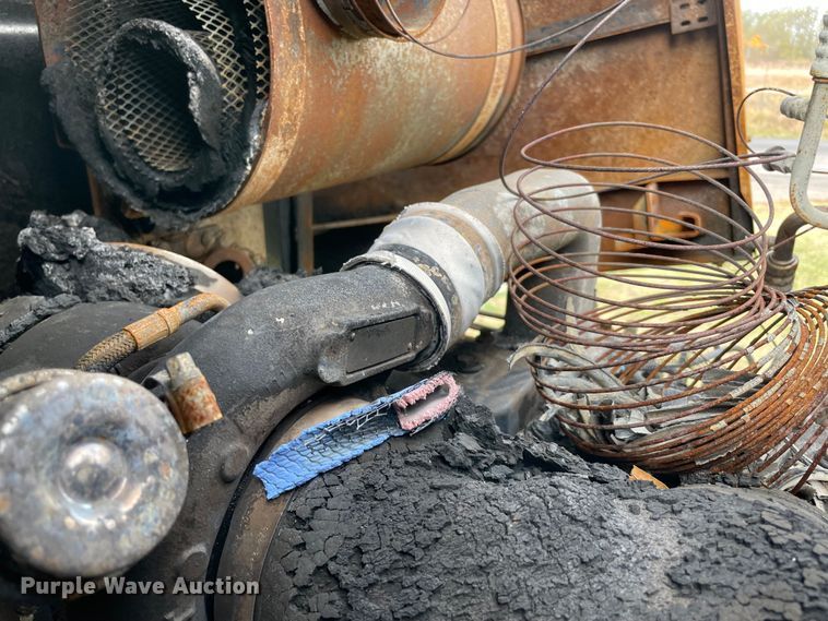 image for item MR9497 2002 Hesston 8550S  windrower