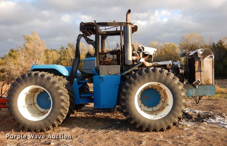 image for item MT9827 1998 New Holland 9282  4WD tractor