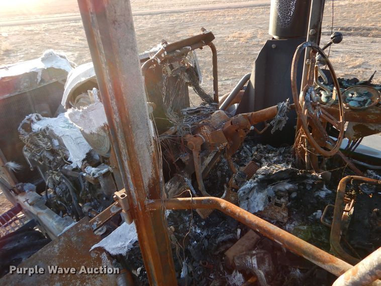 image for item MT9827 1998 New Holland 9282  4WD tractor